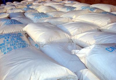 廠家直供氯化鈣 74% 77% 94% 片、粉末、顆粒圖片_高清圖_細節圖-濰坊貝爾化工 -